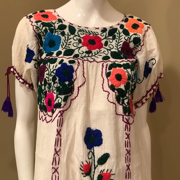 Mexican Embroidered Floral White Dress Unsized Fits XS Petite - Picture 2 of 14